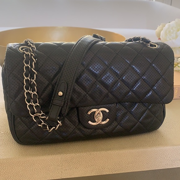 SOLD⛔️elsewhere! 🖤CHANEL - Picture 3 of 12